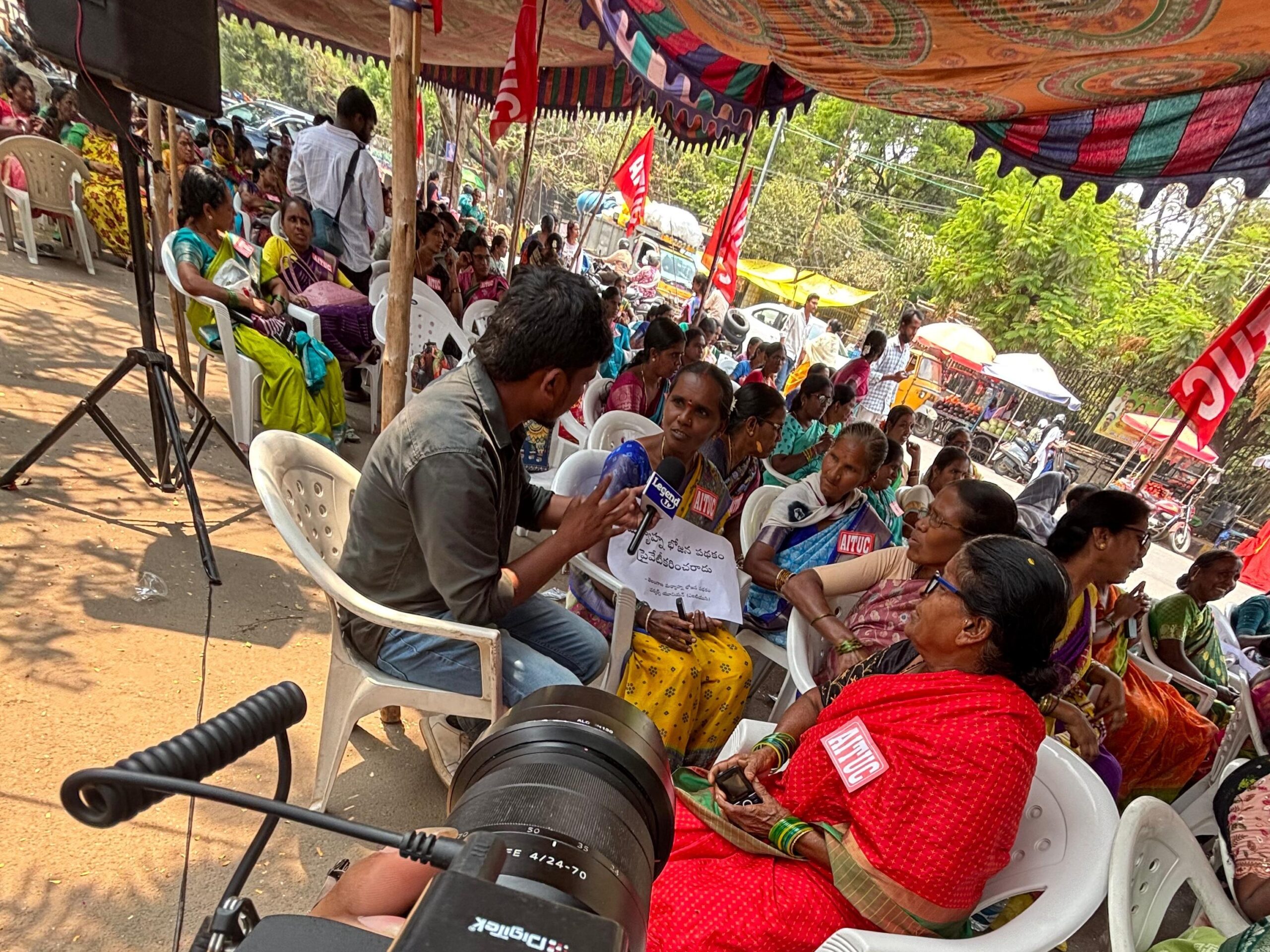 బిల్లులు వెంటనే చెల్లించాలని ధర్నా