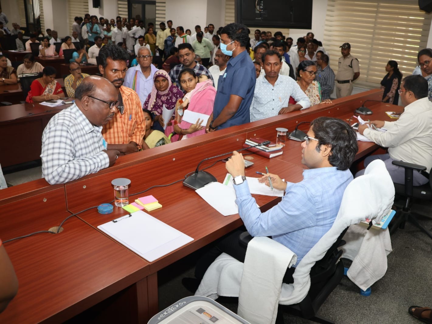 ప్రజల సమస్యలను త్వరితగతిన పరిష్కరించాలి: కలెక్టర్