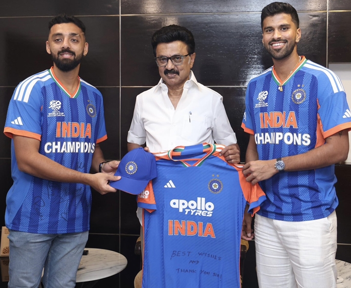 సీఎంను కలిసిన టీమిండియా ప్లేయర్లు