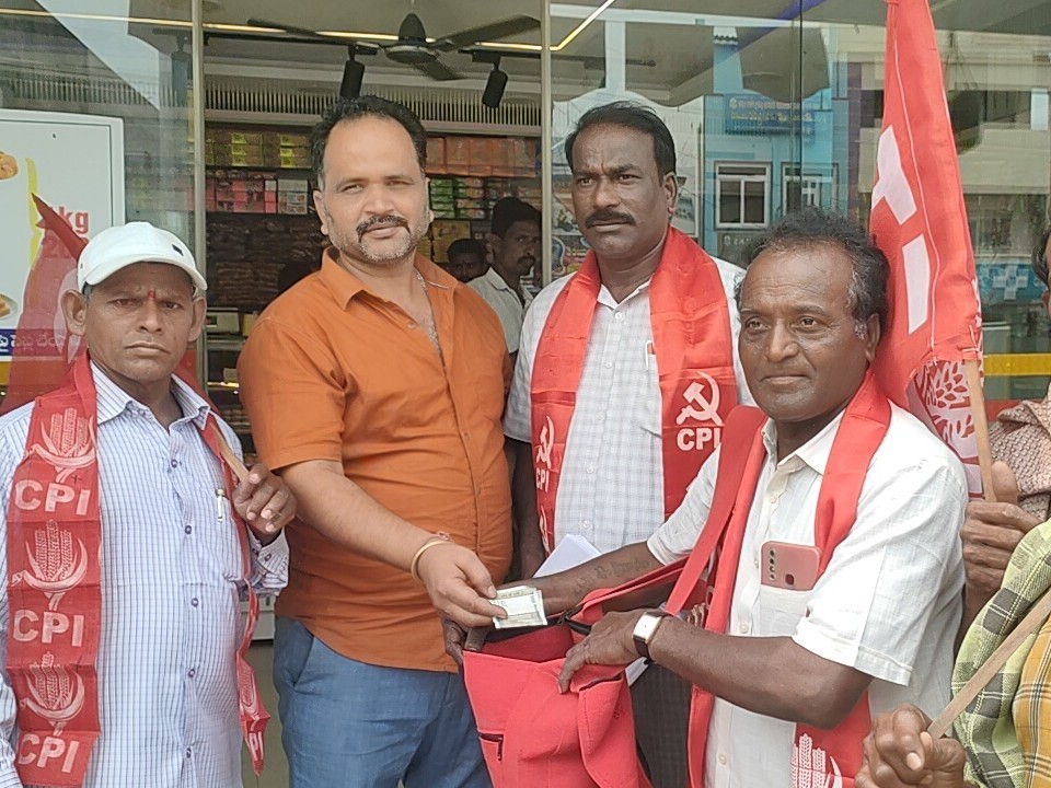 ‘ప్రజా పోరాటాలకు బాసటగా నిలవాలి’