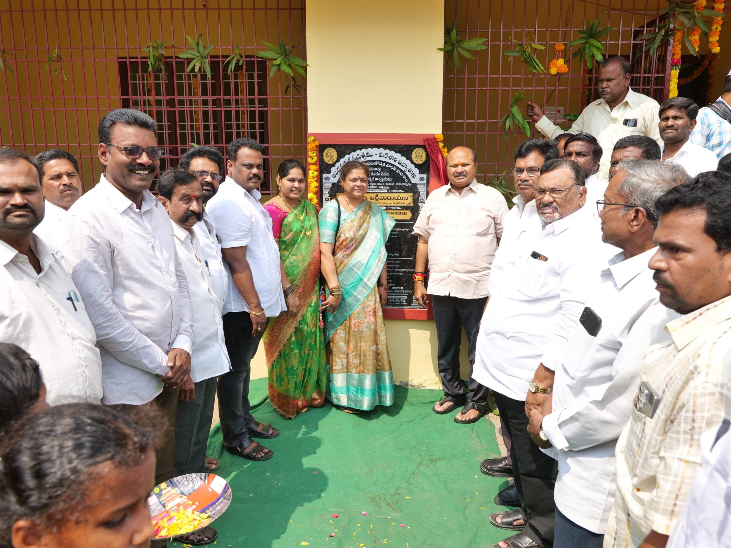 నూతన తరగతి గదులను ప్రారంభించిన MLA