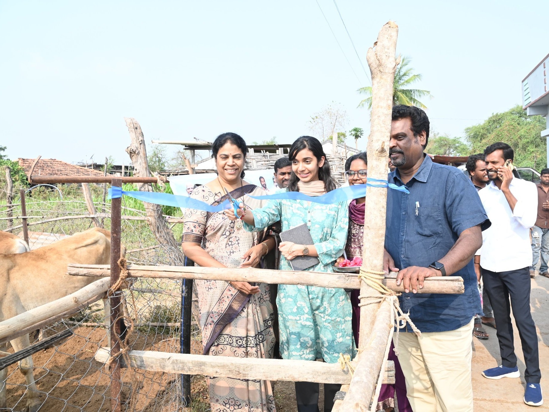 ‘పశువులకు గాలికుంటు నిరోధక టీకాలను వేయించాలి’