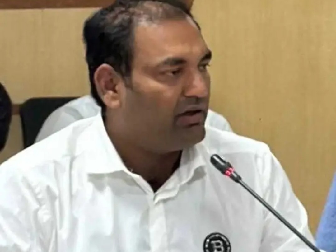 సిలిండర్లు బ్లాక్‌లో విక్రయిస్తే.. లైసెన్స్ రద్దు: ఎమ్మెల్యే