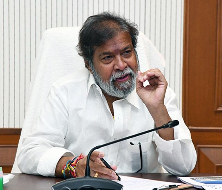 మంత్రి దామోదరకు చేదు అనుభవం