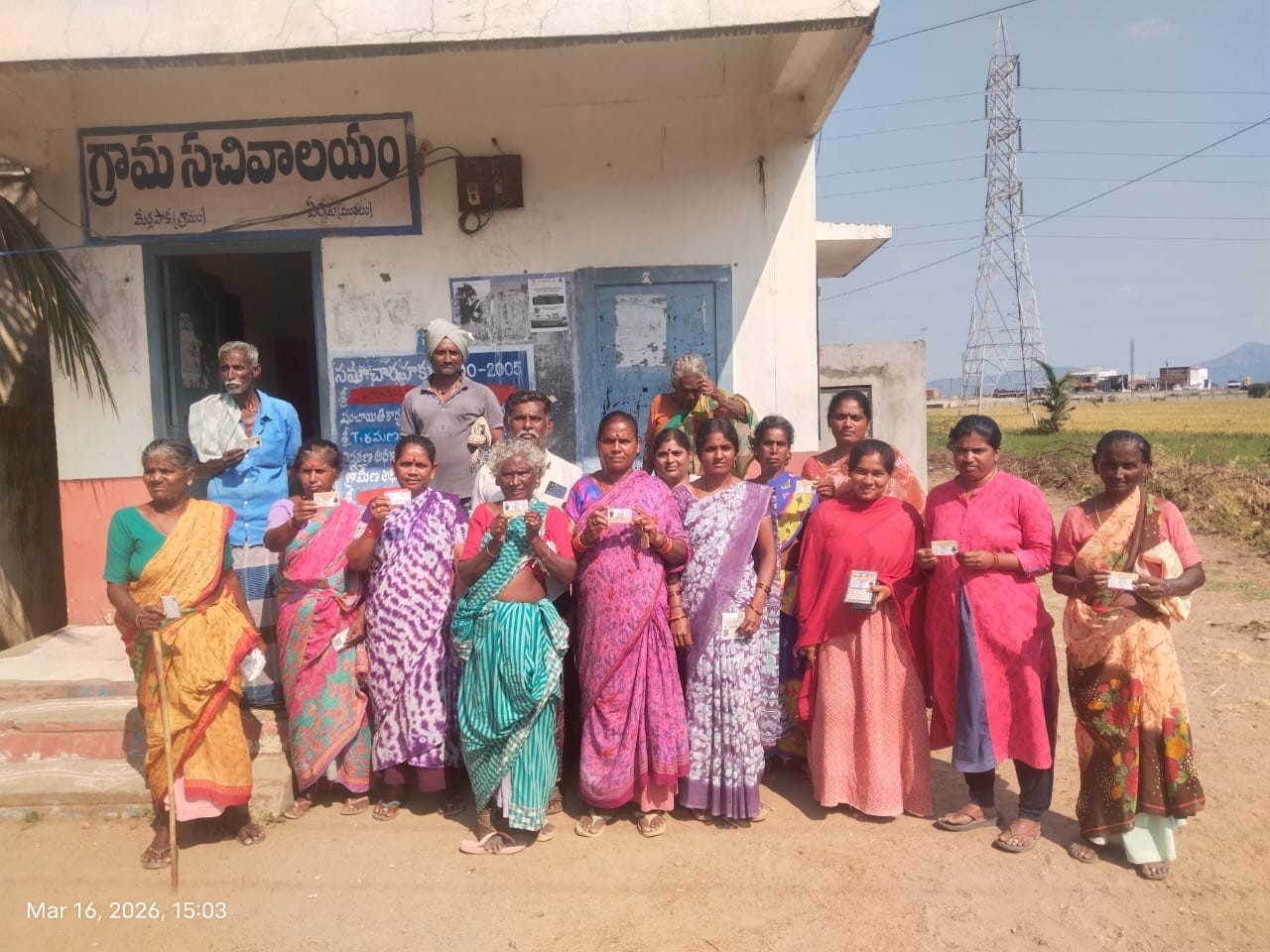 రేషన్ బియ్యం ఇవ్వాలని ఆందోళన