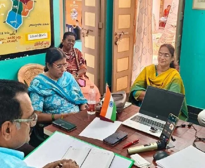 ఇంకొల్లులో ప్రజా ఫిర్యాదుల స్వీకరణ కార్యక్రమం