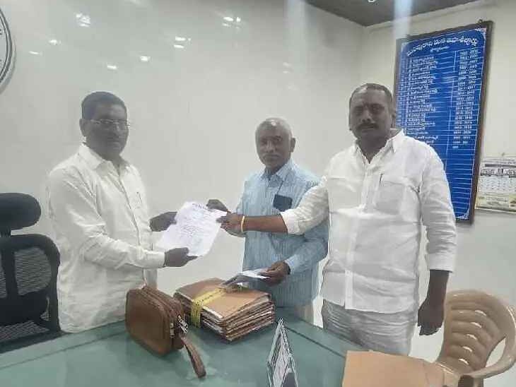 ‘ఆలయం భూములకు హద్దులు ఏర్పాటు చేయాలి’