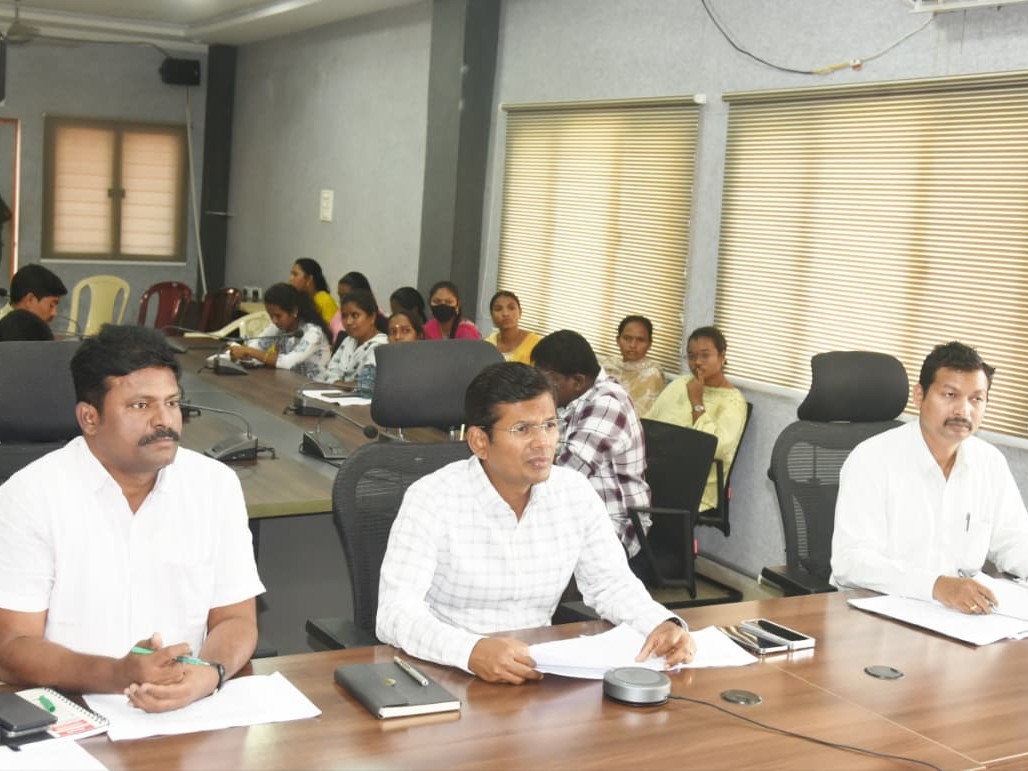 ‘అత్యంత ప్రాధాన్యతనిచ్చి పరిష్కరించాలి’