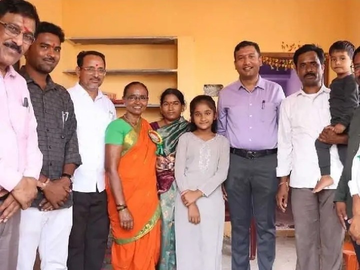 ఇందిరమ్మ గృహ ప్రవేశంలో పాల్గొన్న కలెక్టర్