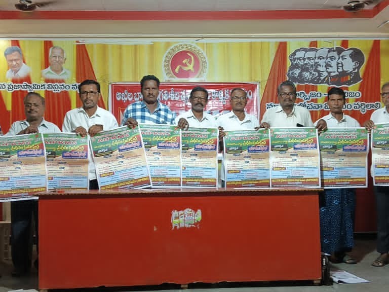 ‘ఉపాధి హామీ చట్టాన్ని నీరుగార్చే విధంగా కేంద్రం తీరు’