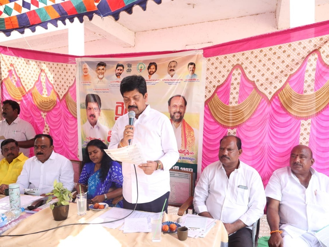 ‘లాభదాయక పంటలపై రైతులు దృష్టి పెట్టాలి’