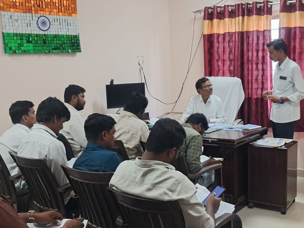 100% పన్ను వసూలు చేయాలి: కమిషనర్