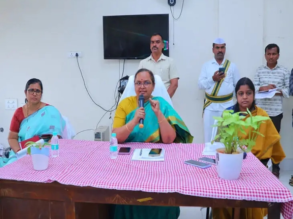 RRR రైతులను ఆదుకుంటాం: కలెక్టర్