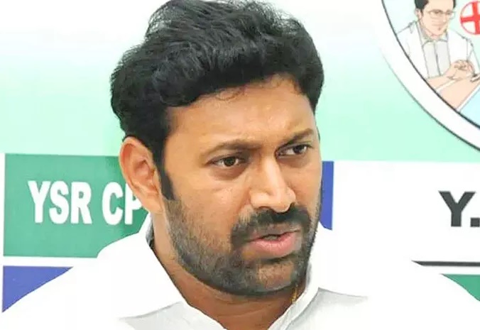 వైసీపీ ఎంపీ అవినాశ్ రెడ్డి సంచలన ఆరోపణలు