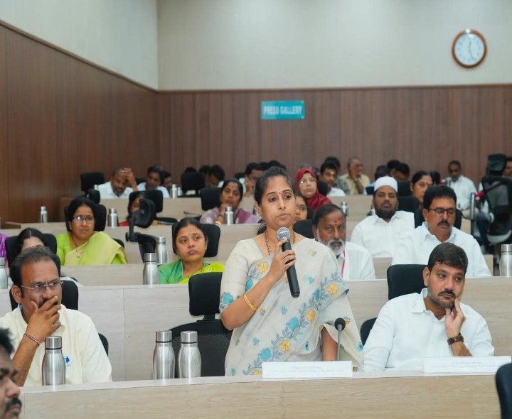 జీఎంసీ సమావేశంలో ప్రజా సమస్యలపై గళమెత్తిన ఎమ్మెల్యే