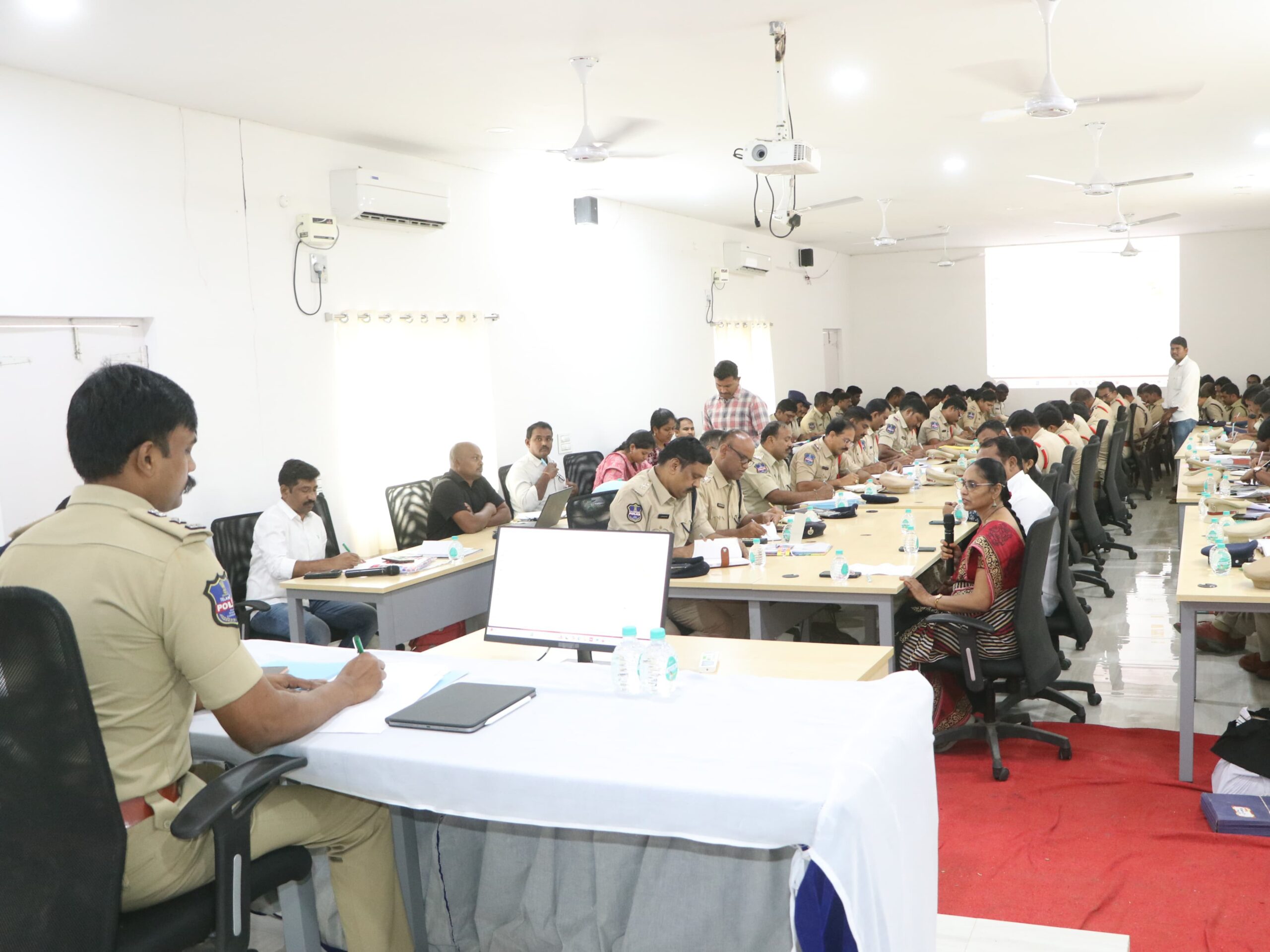 ప్రతి ఒక్కరూ బాధ్యతగా విధులు నిర్వర్తించాలి: ఎస్పీ