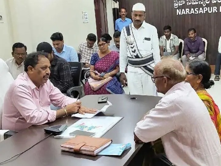 నరసాపురం పీజీఆర్ఎస్‌కు ఫిర్యాదుల వెల్లువ