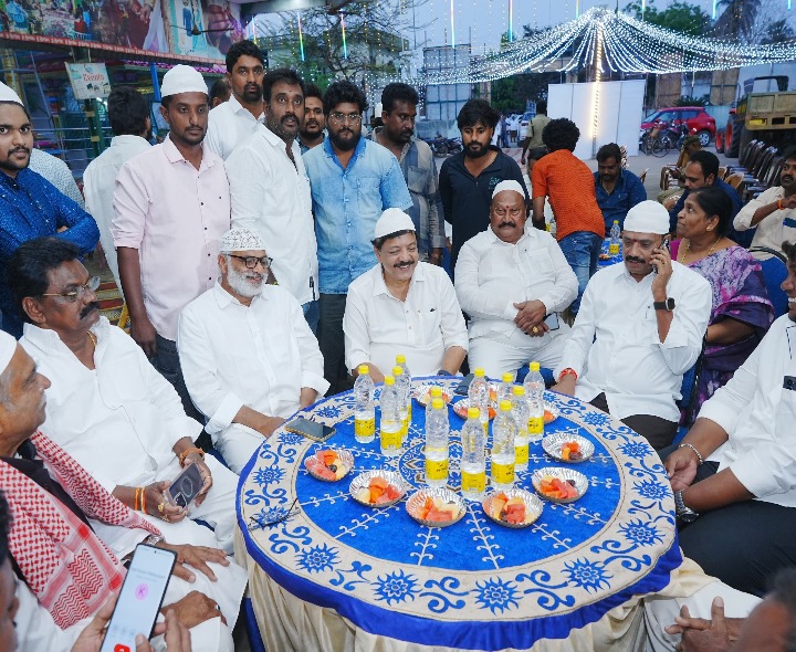 ఇఫ్తార్‌ విందులు ఆత్మీయత, మత సామరస్యానికి ప్రతీక