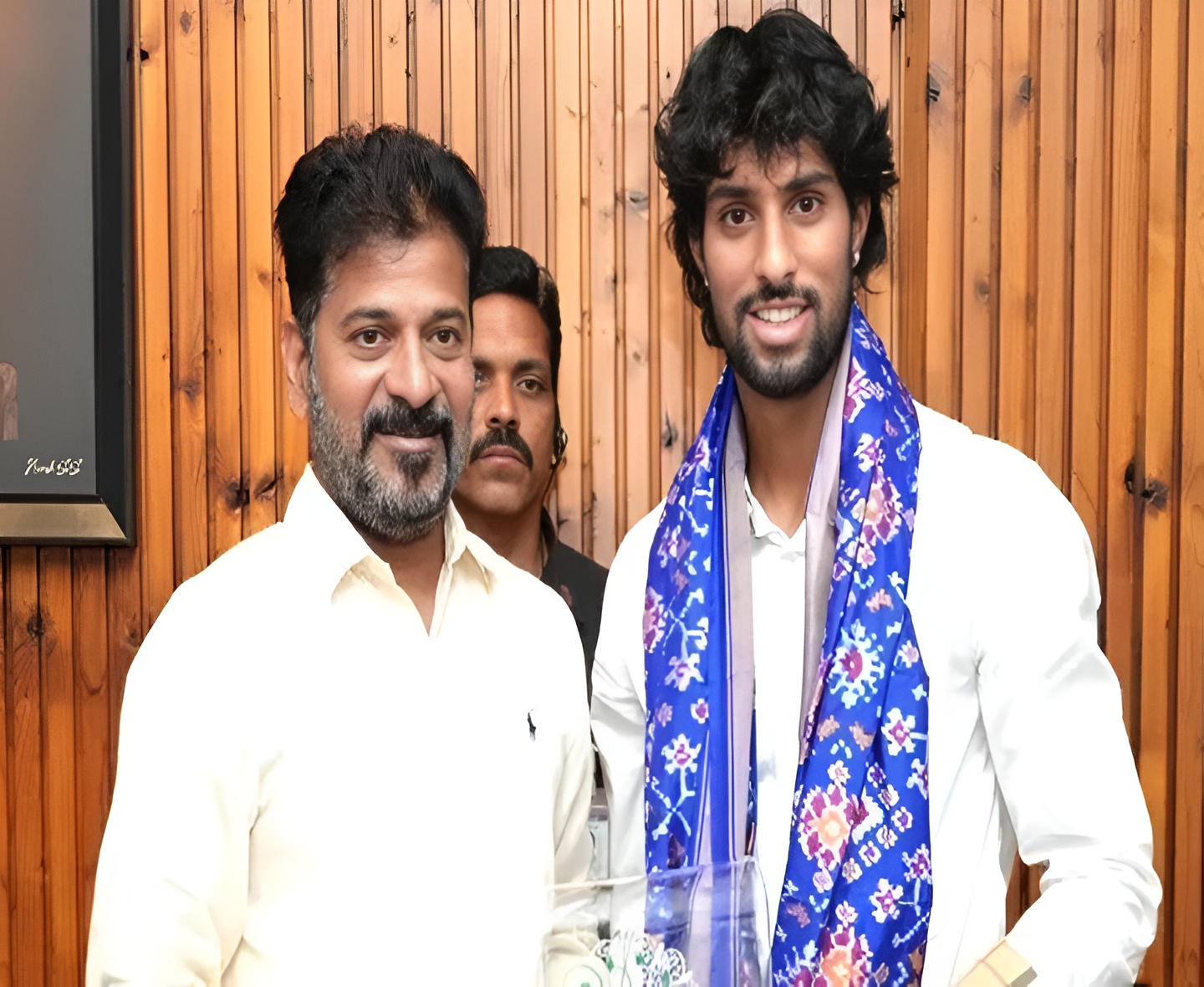 సీఎం రేవంత్ రెడ్డిని కలిసిన క్రికెటర్ తిలక్ వర్మ