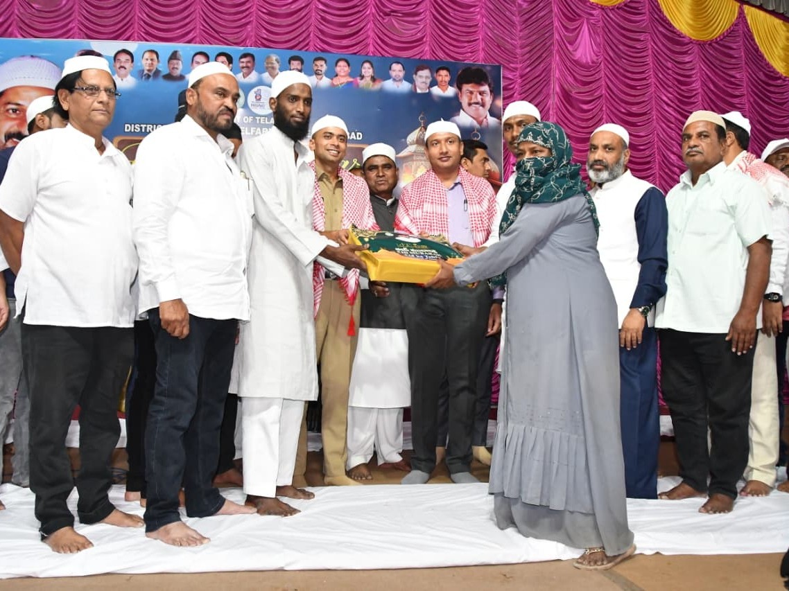 పండుగలను సోదర భావంతో జరుపుకోవాలి: కలెక్టర్