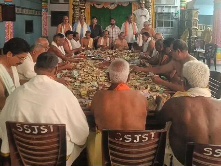 సోమేశ్వర స్వామి హుండీ ఆదాయం లెక్కింపు..!