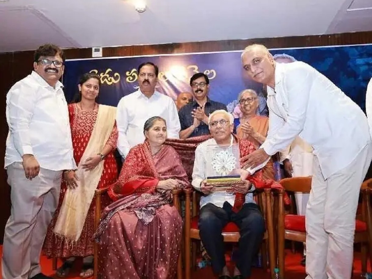 ‘నాగేటి సాల్లల్ల నా తెలంగాణ’ కవికి ఆత్మీయ గౌరవం