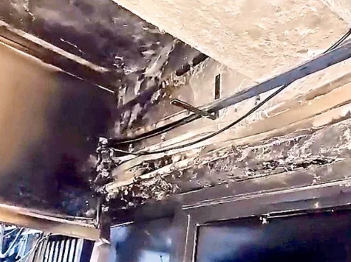 నెల్లూరు రైల్వేస్టేషన్ బుకింగ్ కౌంటర్లో అగ్నిప్రమాదం