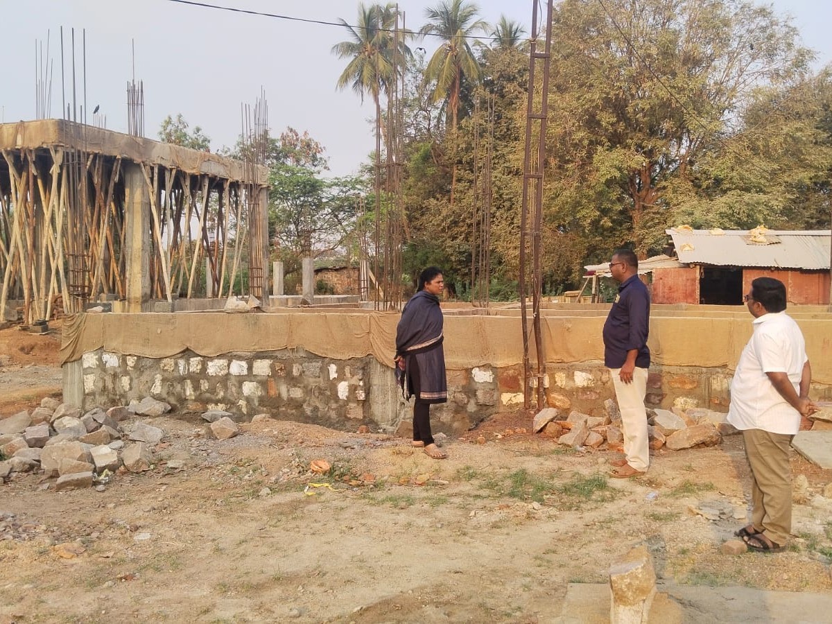 మురుగు నీటి శుద్ధి ప్లాంట్ నిర్మాణ పనుల పరిశీలన