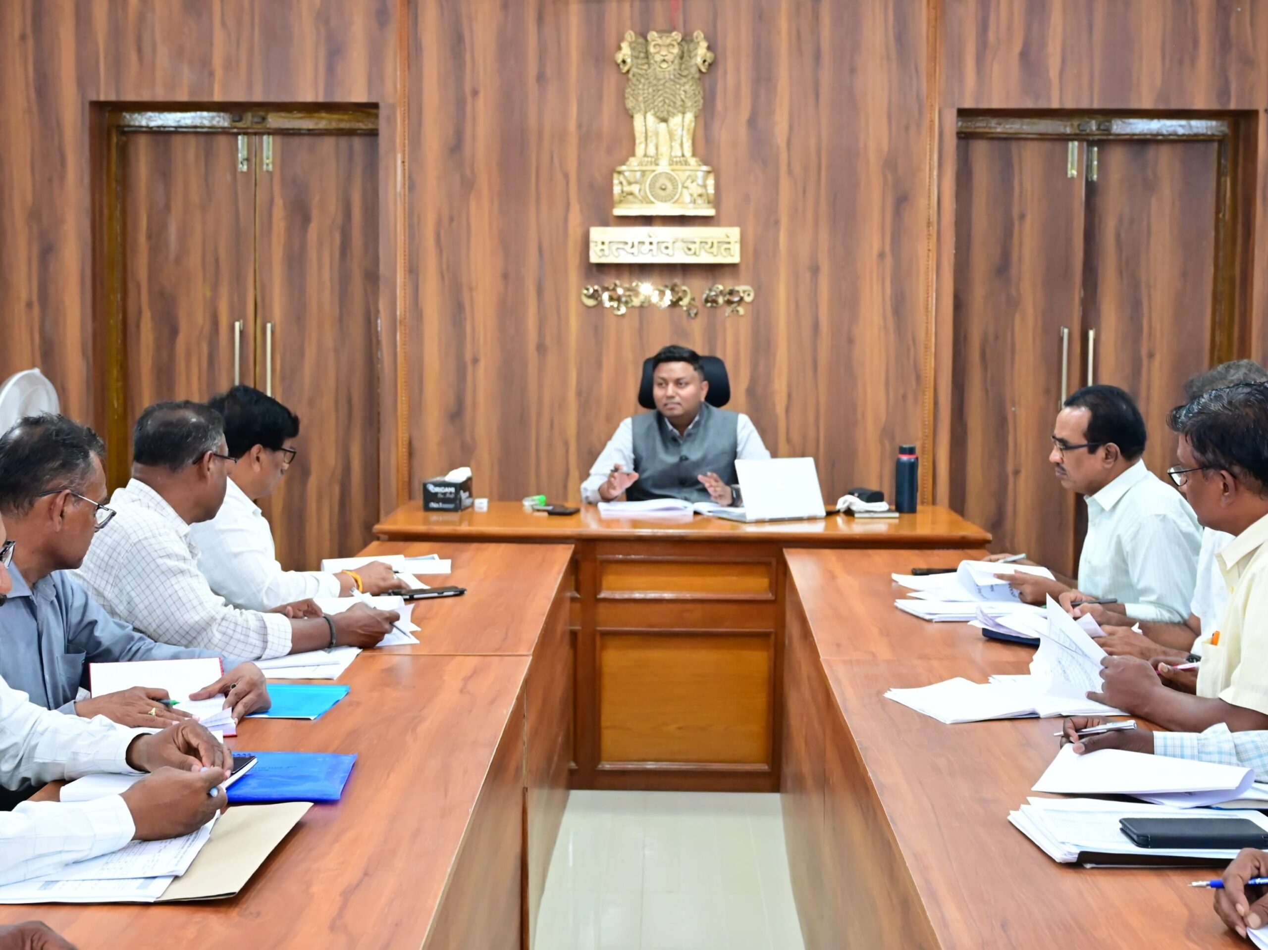 ‘డీసిల్టింగ్ పనులు త్వరగా పూర్తి చేయాలి’