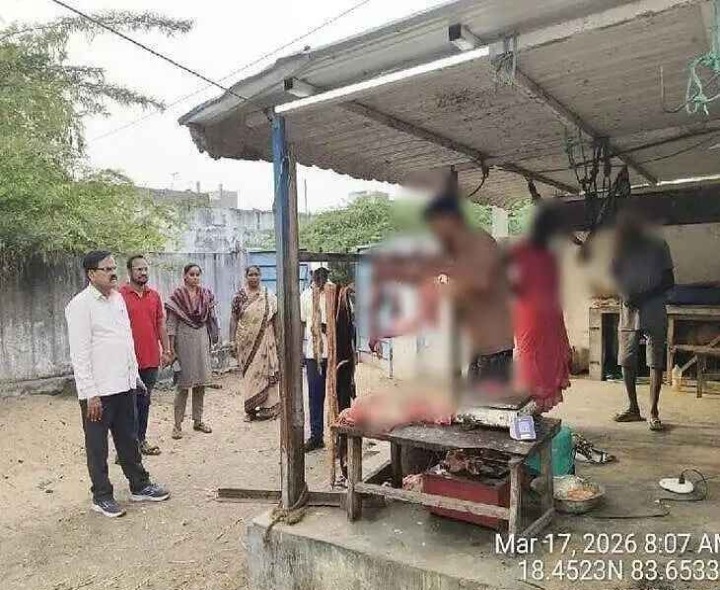 పశుమాంసం విక్రయశాలలపై దాడులు