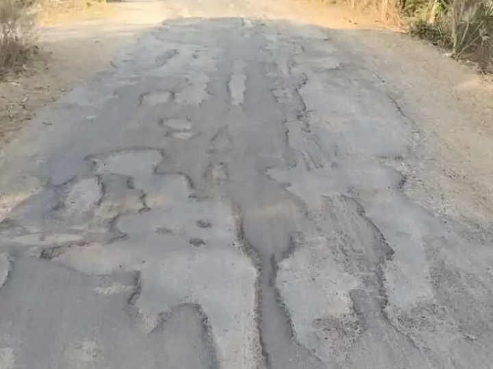 “వెంటనే రోడ్డు మరమ్మత్తులు చేపట్టండి”