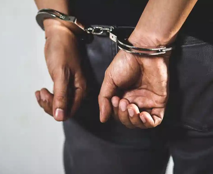 రూ.కోటితో పరార్.. నిందితులు అరెస్ట్