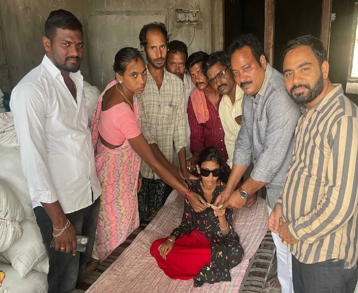 చిన్నారి కంటి ఆపరేషన్‌కు MLA సాయం