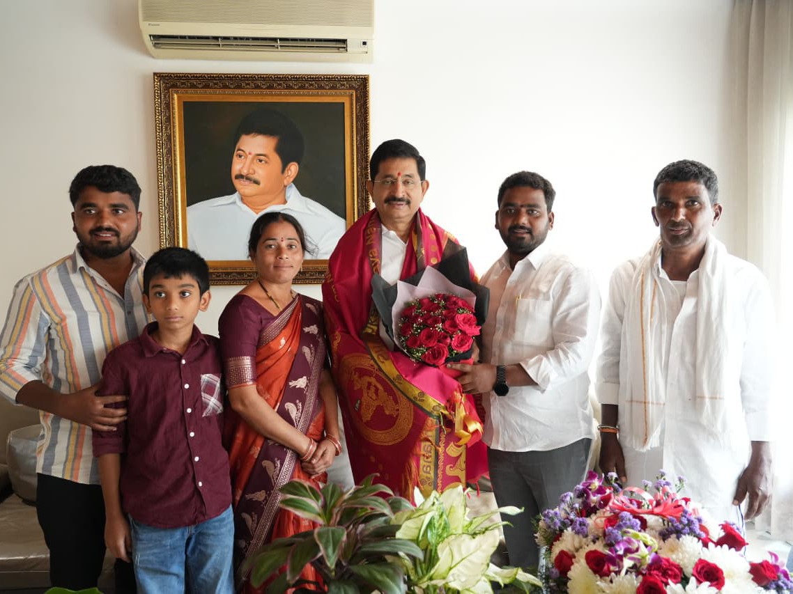 ‘వేం నరేందర్ రెడ్డిని కలిసిన కేసముద్రం మున్సిపల్ ఛైర్మన్’