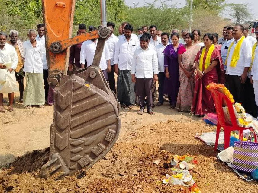 రెడ్డివారికుంట చెరువు మరమ్మతులకు భూమిపూజ