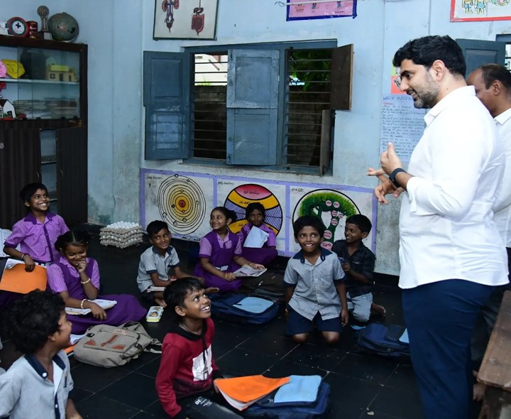 పాఠశాలను తనిఖీ చేసిన మంత్రి లోకేష్