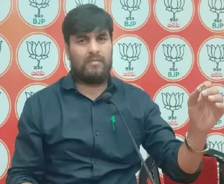 ‘నేతలతో ప్రిన్సిపల్ ప్రెస్ మీట్ కరెక్ట్ కాదు’