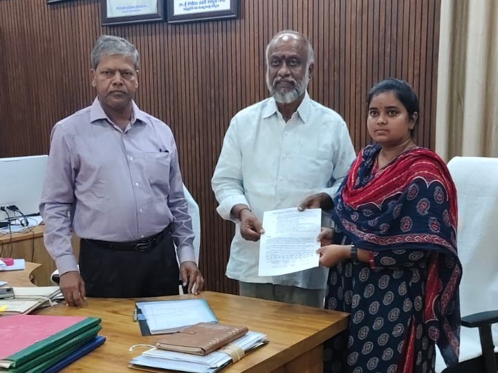 చిత్తూరులో కారుణ్య నియామక ఉత్తర్వుల పంపిణీ