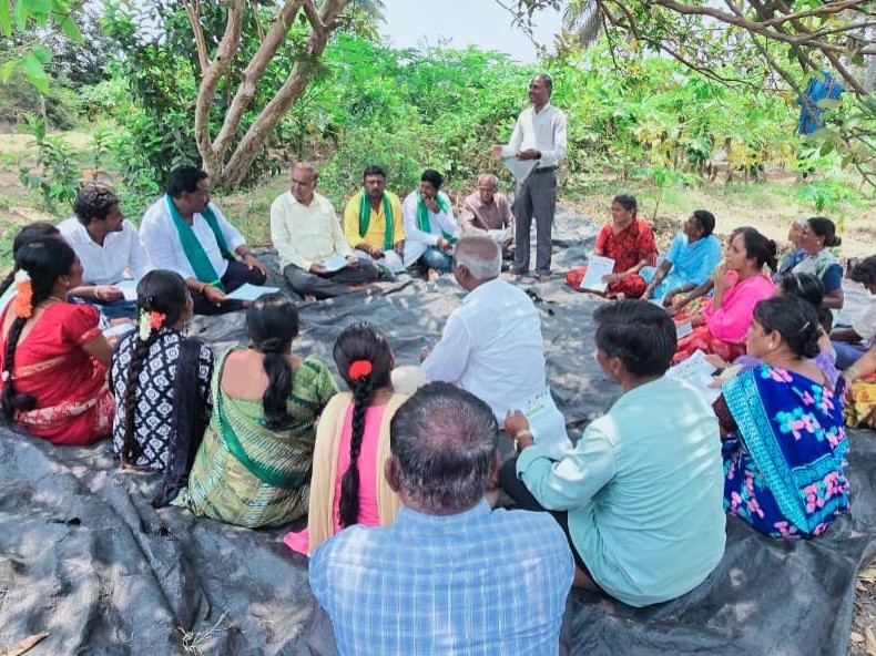 ప్రకృతి వ్యవసాయంపై రైతులకు అవగాహన కార్యక్రమం
