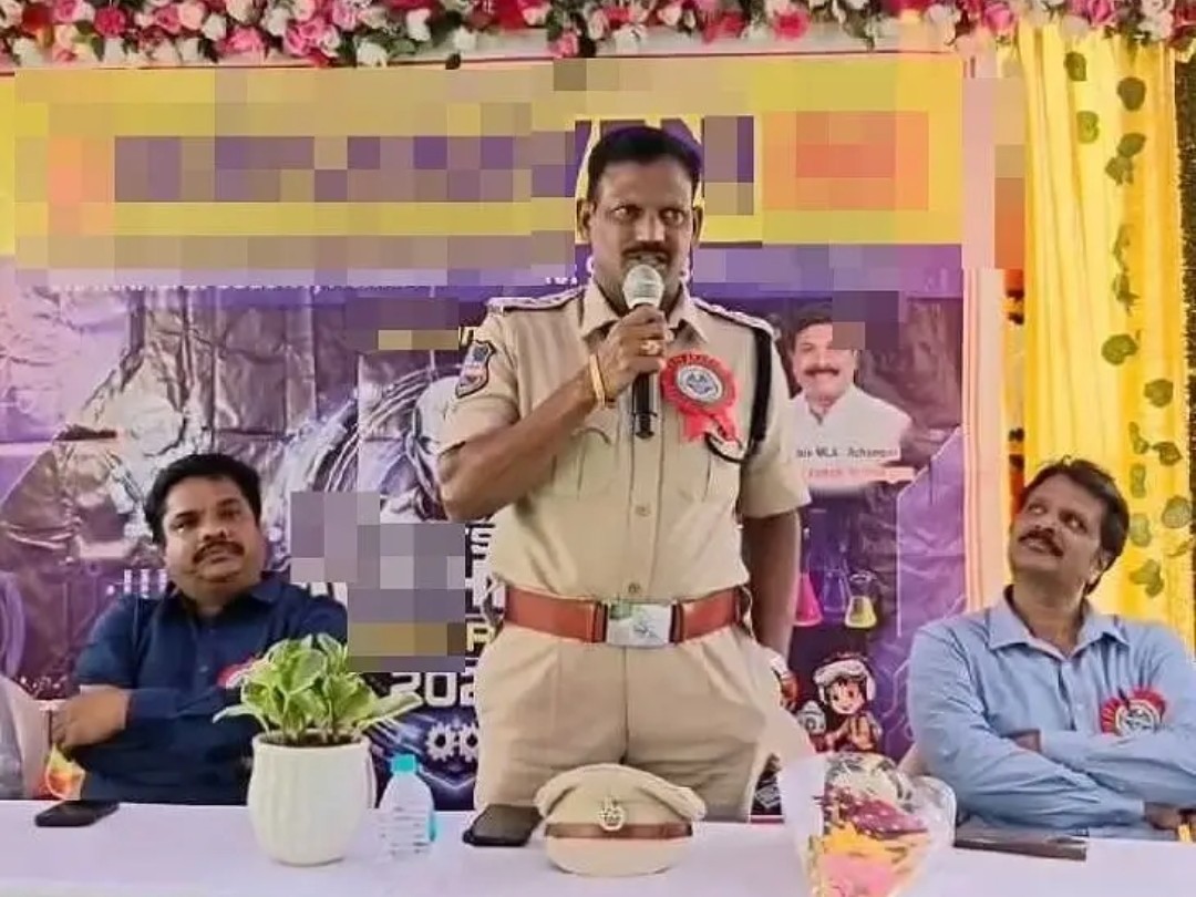 సెల్ ఫోన్ల కోసం తల్లిదండ్రులను వేధించొద్దు: డీఎస్పీ