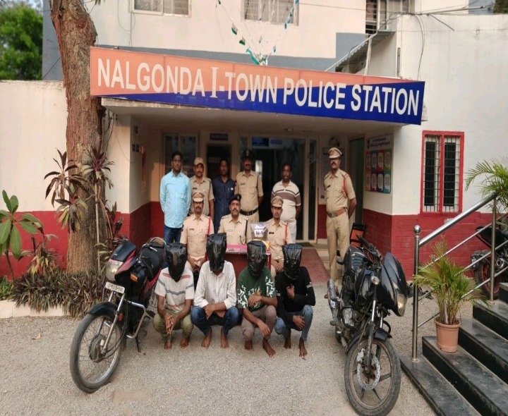 గంజాయి విక్రయిస్తున్న నలుగురు అరెస్ట్