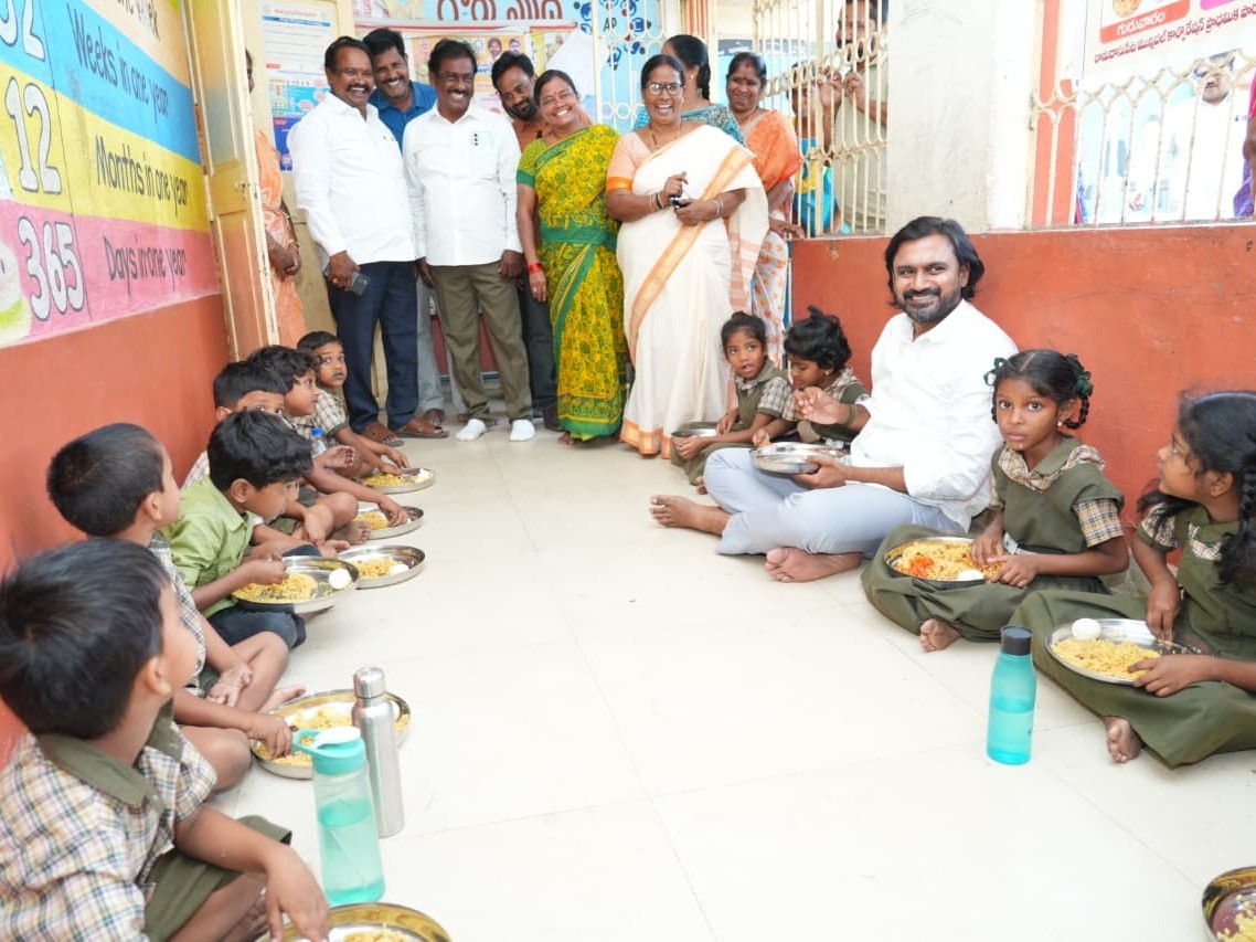 మున్సిపల్ పాఠశాలను తనిఖీ చేసిన ఎమ్మెల్యే