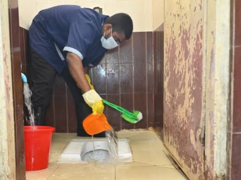 ఒకేరోజు 101 పబ్లిక్ టాయిలెట్ల క్లీనింగ్ పూర్తి