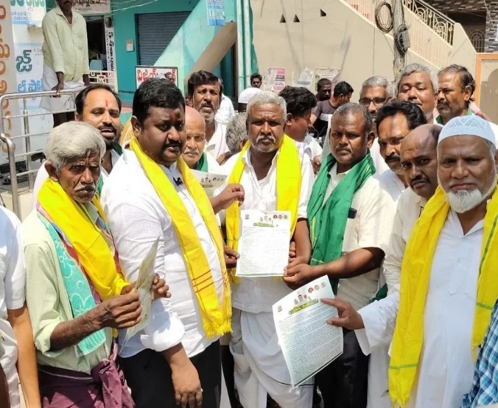 గూడూరులో ఎమ్మెల్యే డోర్ టు డోర్ కార్యక్రమం