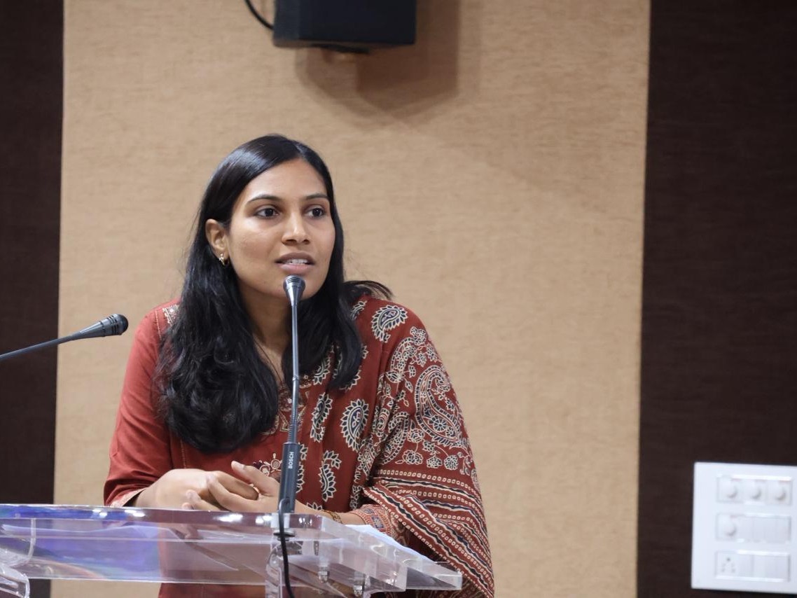 జర్నలిస్టులు వృత్తి నైపుణ్యాన్నిపెంచుకోవాలి: కలెక్టర్