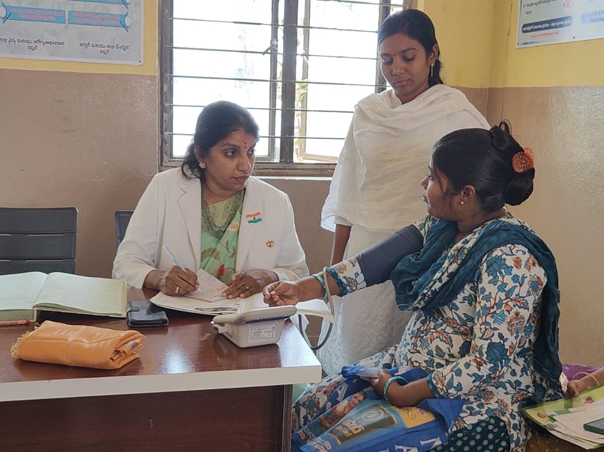 మెగా వైద్యశిభిరానికి విశేష స్పందన