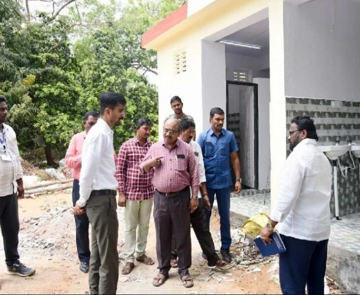 ‘మరుగుదొడ్ల పనులను త్వరితగతిన పూర్తి చేయాలి’