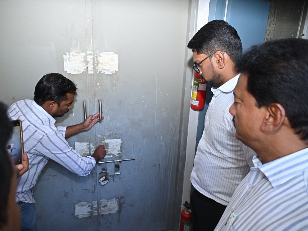 ఈవీఎం గోదామును పరిశీలించిన కలెక్టర్