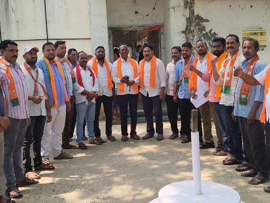 ఎన్నికల హామీలను నెరవేర్చాలని ఆందోళన