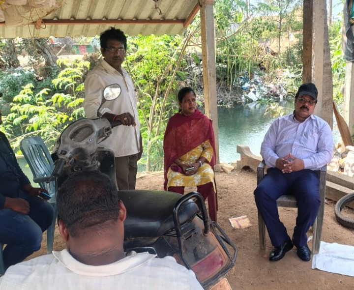 నీటి సమస్యను పరిశీలించిన ఎంపీడీవో